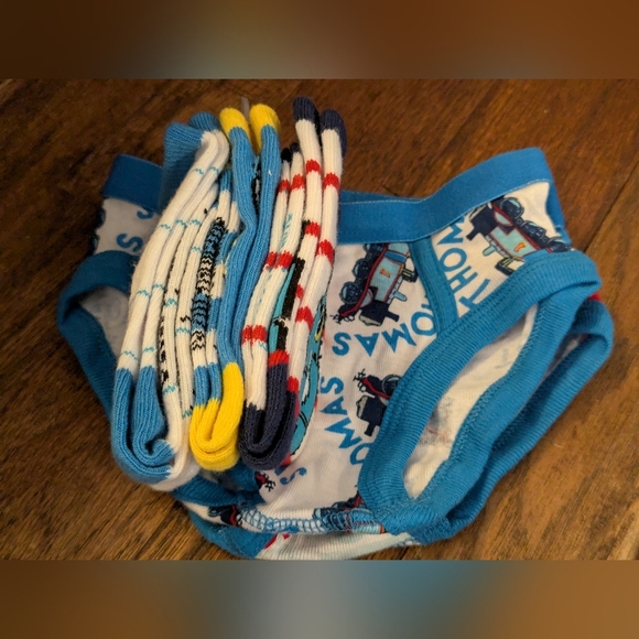 Thomas & Friends Blue and White Underwear & Socks Set 2T For  Train Lovers New! - Picture 6 of 6